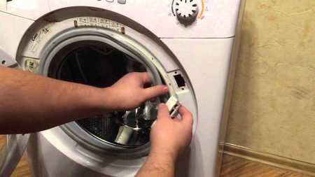 Не открывается дверца стиральной машины после стирки