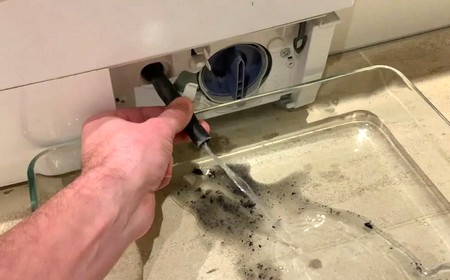 Стиральная машина Zanussi не сливает