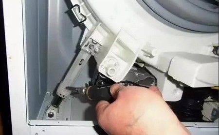 Замена амортизаторов стиральных машин