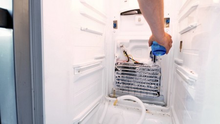 Засор дренажной системы холодильника